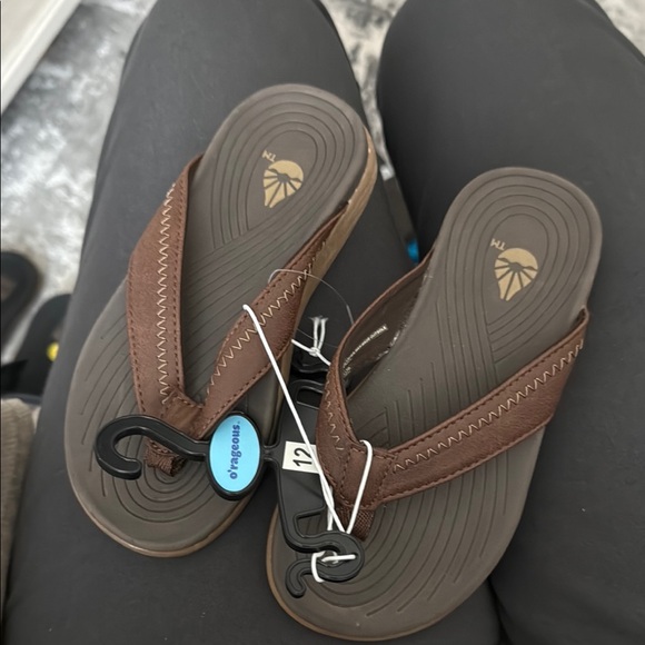 OOFOS Other - O’rageous boys or girl Brown Flip Flops